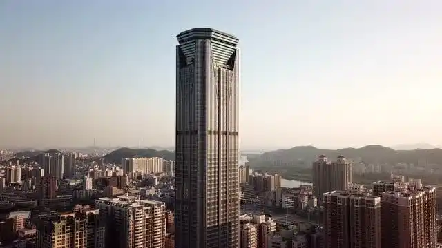 航拍:东莞虎门镇的第一高楼,六十三层高大楼试问中国哪个镇能有?