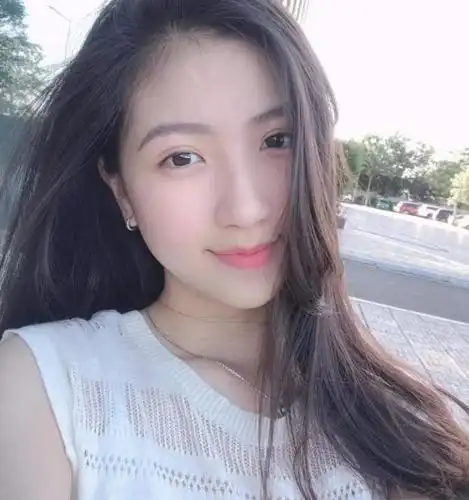 护士小姐姐晒自拍照,标志性笑容走红网络,网友:想去打一针!