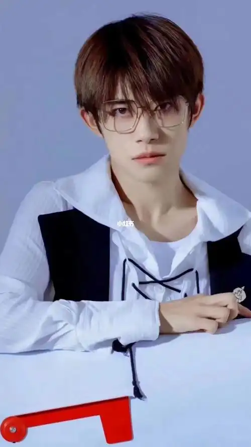 易烊千玺眼镜合集