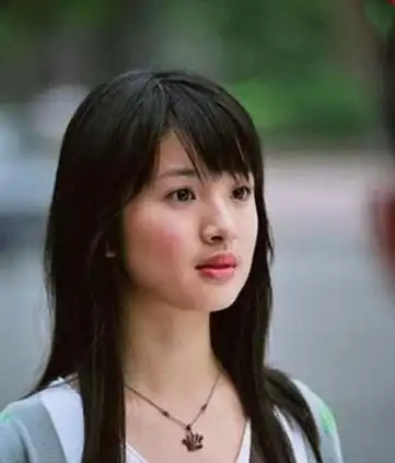 回顾演员林依晨32岁嫁豪门备孕7年才生下女儿在卑微中幸福