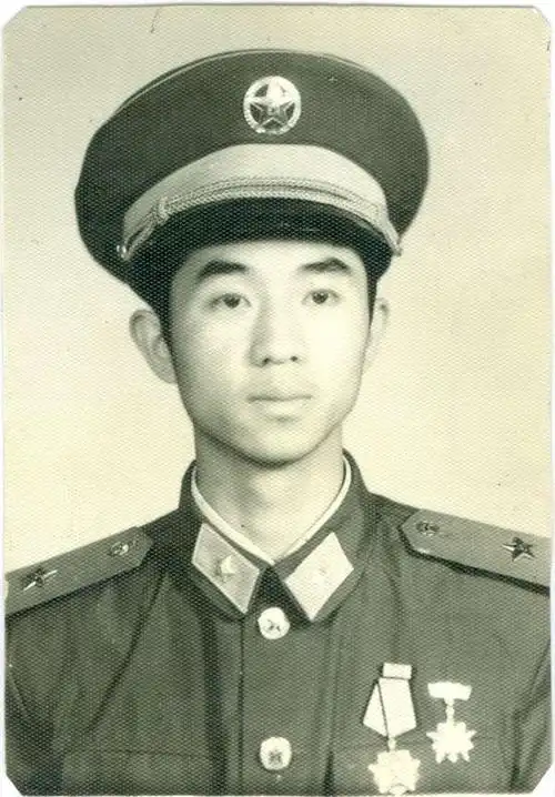 军人军装半身证件照片去网精修 - 作品案例 - 老照片修复—41图片修复