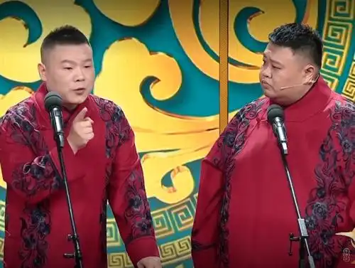 春晚下班第一人!岳云鹏晒照,与妻子穿上"情侣睡衣"准备就寝