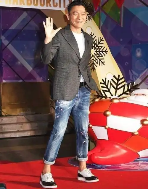 刘德华妻女正面照曝光!女儿和爸爸如出一辙,妻子朴素难掩阔太感