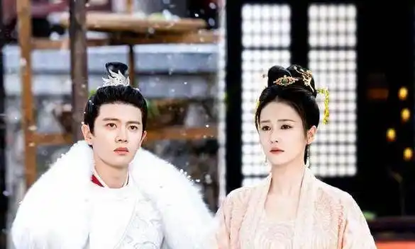 原创原创白鹿播音失误任嘉伦听后反应暴露两人真实关系不愧是夫妇