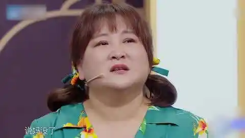 第一次看贾玲哭成这样 谈起母亲哽咽落泪【竖版】