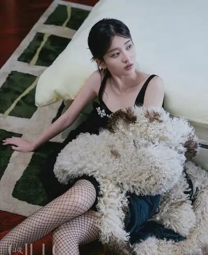 乔欣身材绝了,穿红色礼服大秀美背,网友:这个背不拔火罐太可惜