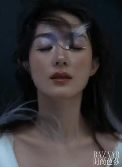 赵丽颖时尚芭莎闭年刊封面##赵丽颖雪祭司神女妆