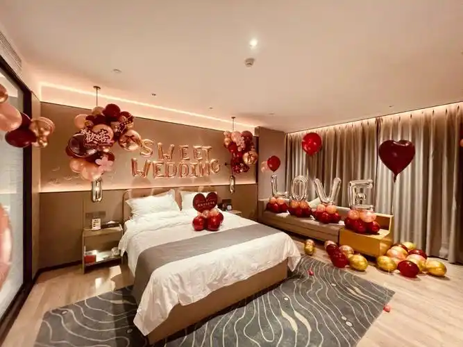 潮汕酒店婚房接亲房气球布置