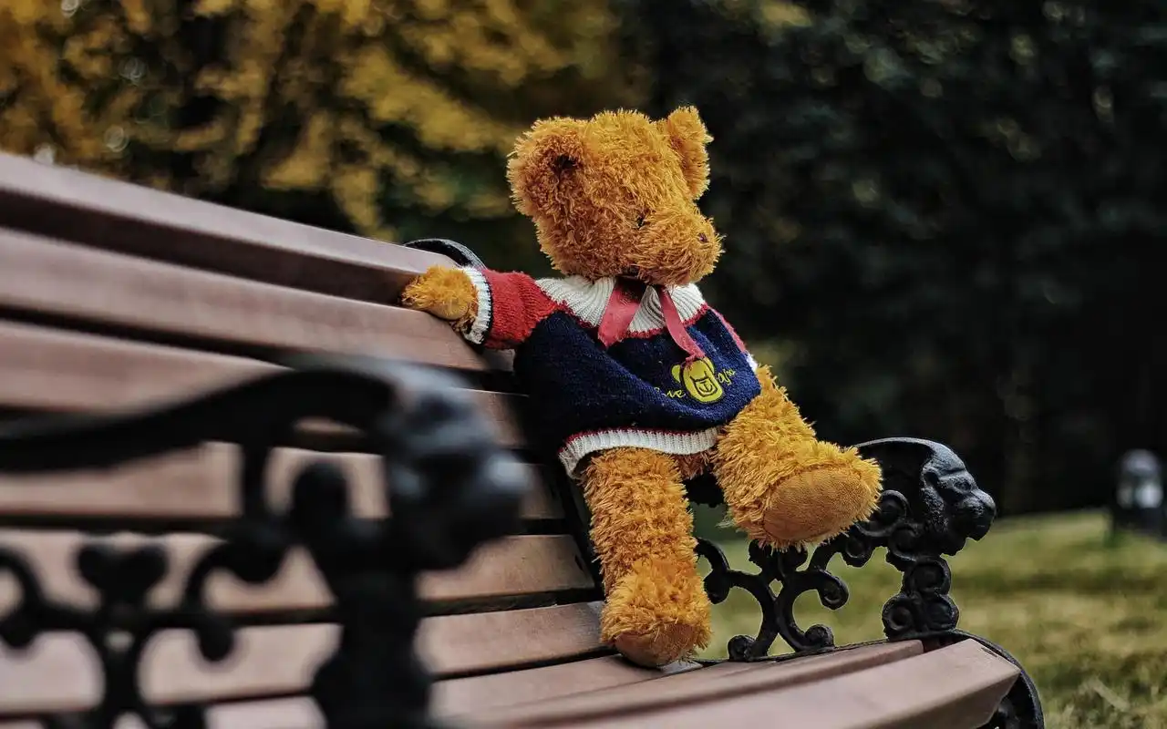 唯美简约玩偶熊图片电脑桌面壁纸下载