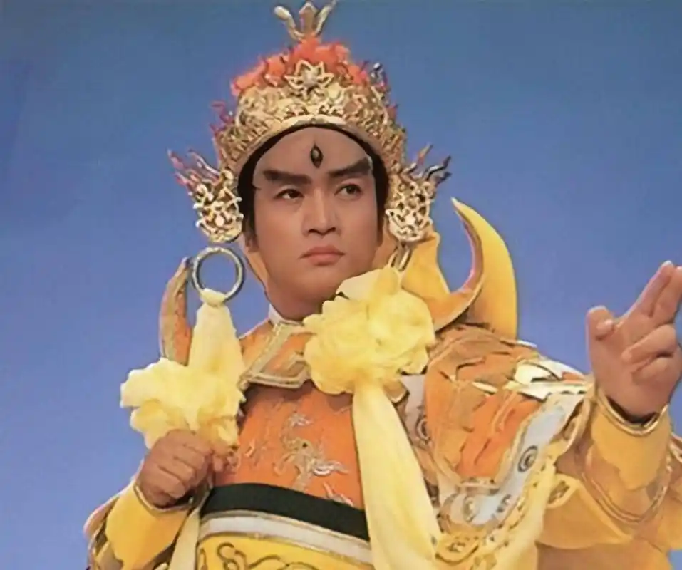 中国神话故事里,杨戬是怎样的存在?与孙悟空称兄道弟,跟哪吒师兄弟关