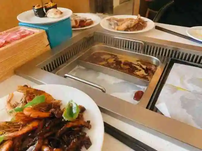 星伦多海鲜自助餐厅(扬州万象汇店)-"[薄荷]环境:新店环境很干净,人不