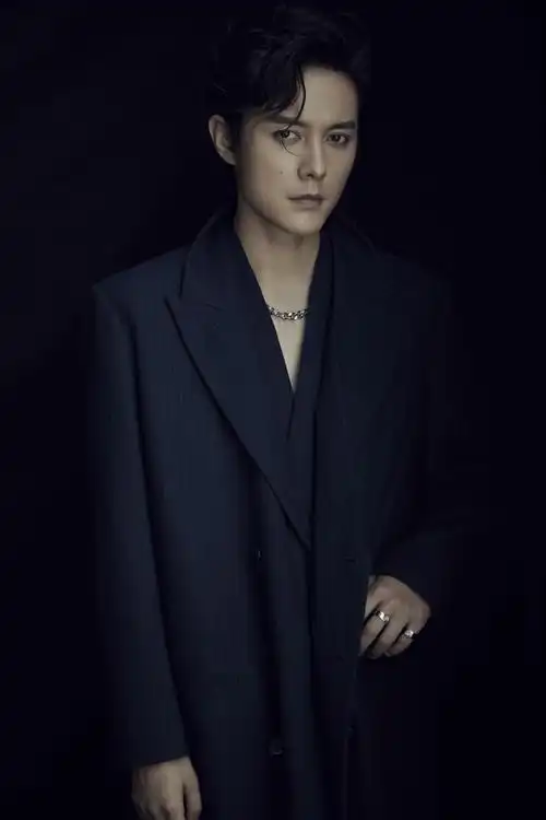 阳光温暖慵懒野性 张超演绎百变男友