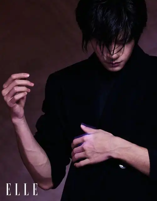 易烊千玺elle开季内页释出!
