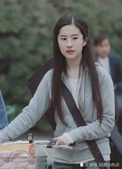 盘点12位女明星,田静很清纯,迪丽热巴底子好,娜娜很惊讶