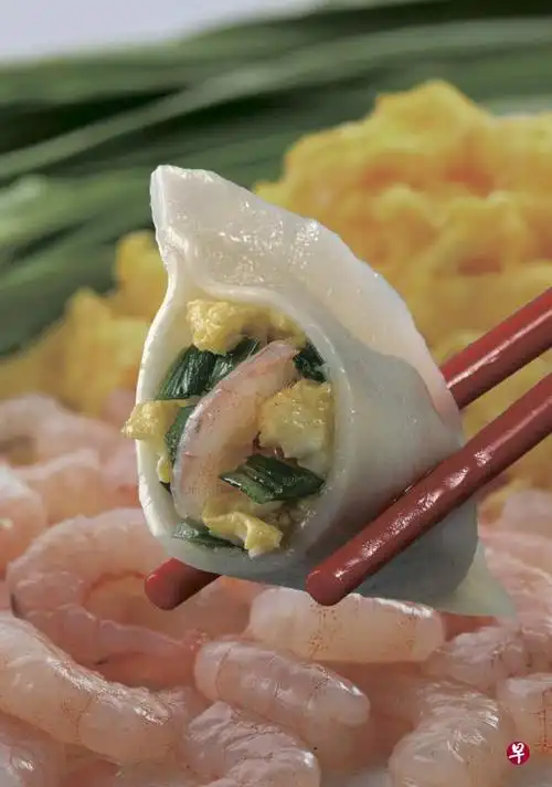 招牌三鲜虾仁鲜水饺包裹虾仁,韭菜和鸡蛋.