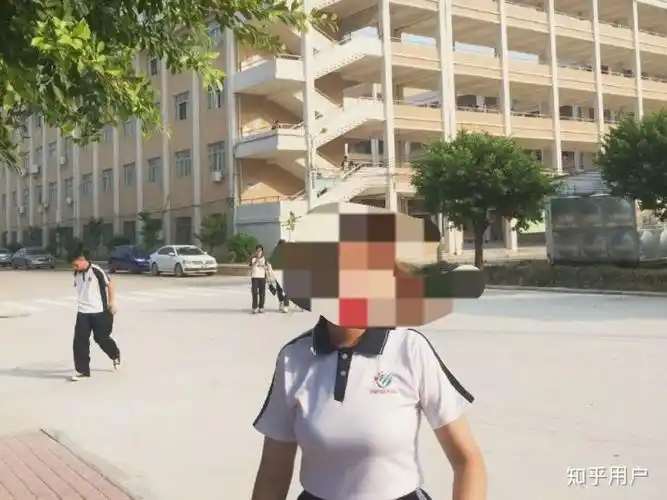 女生胸太大是一种什么体验(c cup)以上吧?