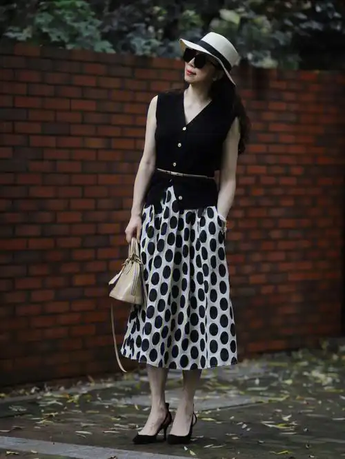穿搭复古波点裙