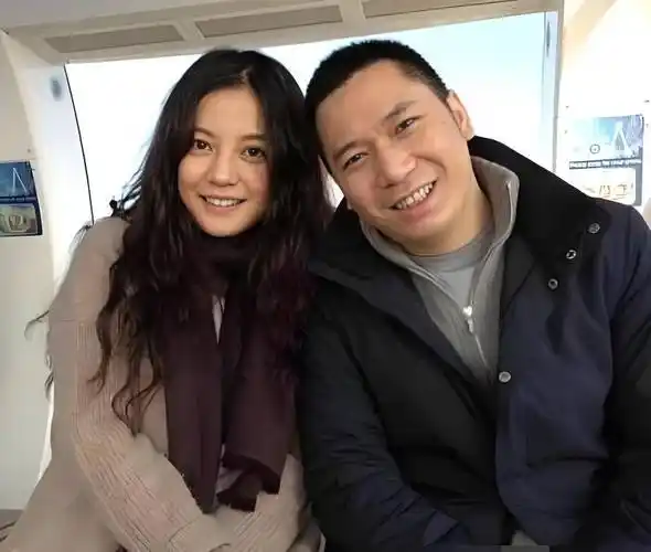 赵薇的母亲魏启颖:女儿,儿子都离婚,老伴去世,她晚年有泪