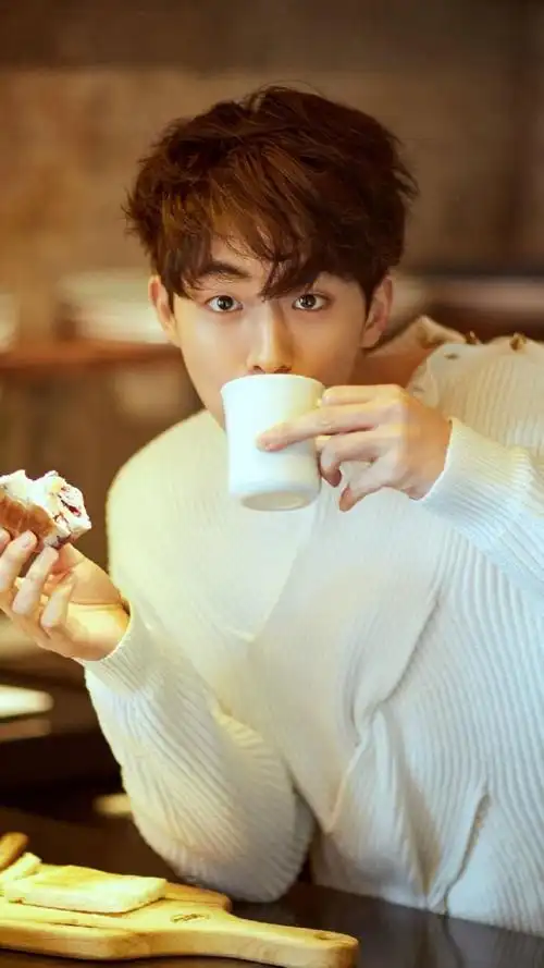 韩国帅哥南柱赫,高清图片,手机锁屏桌面-壁纸族