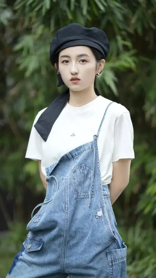 演员张子枫,小童星已经成为亭亭玉立的女演员,来看美照吧