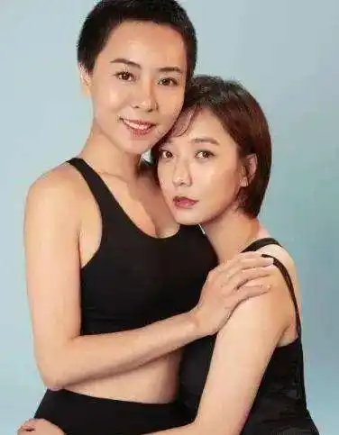妹妹王珞丹成大明星,她嫁小七岁老公甘于平凡,美貌才华高于妹妹_楚函