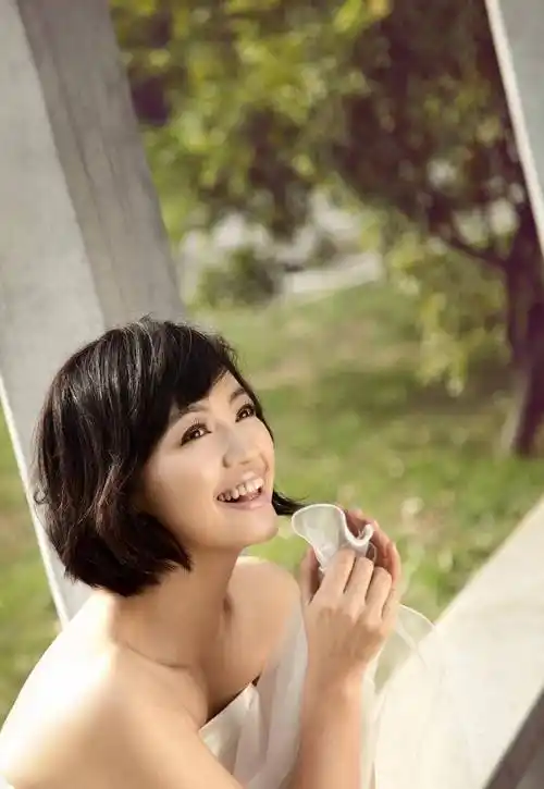 罗海琼近照,她拥有甜美的面容,老公长得一般,一家四口超幸福_台词