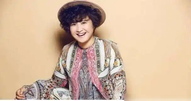 原来"贾玲"只是艺名?得知真名后,网友:不改早火了_名字_时候_相声