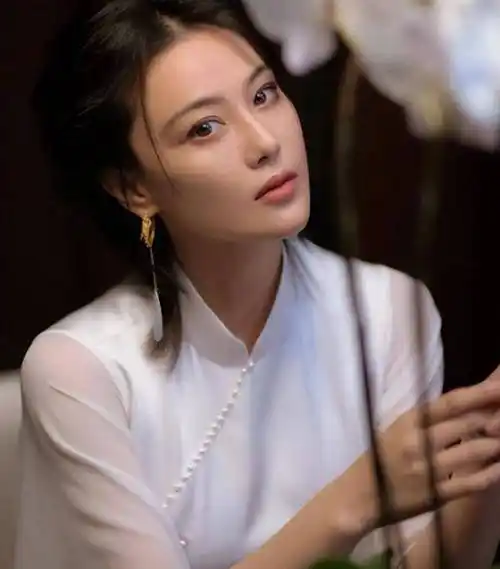 张馨予:一手烂牌打出王炸,婚后的她令多少人羡慕?_婚姻_成功_私生活