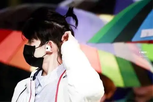 王源小啾啾合集,最刚的人要扎最可爱的发型