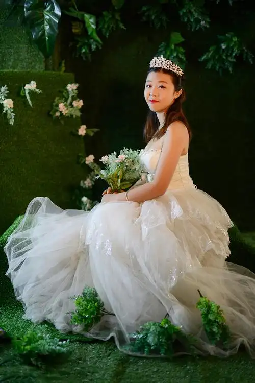 婚纱女孩