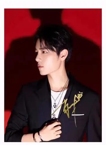 来一波肖战签名照,喜欢的小飞侠快快来收藏哦