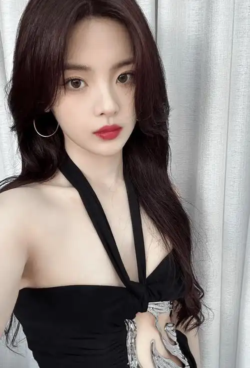 女星杨超越写真集:甜美俏丽,柔情似水