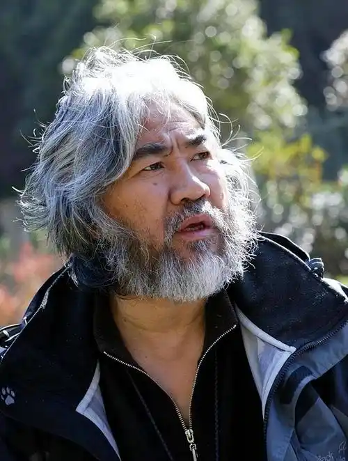 此外,他还执导了《神雕侠侣》等作品,赢得了第三届电视剧风云盛典"