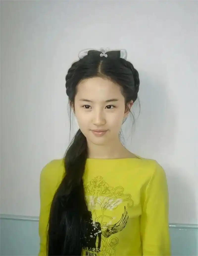 刘亦菲18岁时去面试小龙女拍摄的素颜照