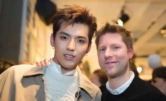 没对比没伤害,吴亦凡高颜值合照,简直合照高手!