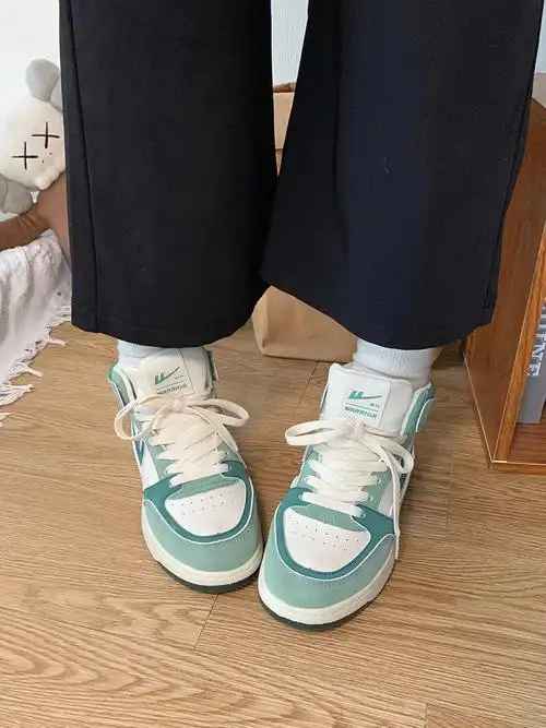 小众板鞋真的泰绝啦99高级的蒂芙尼蓝配色99敲显高的高帮设计99