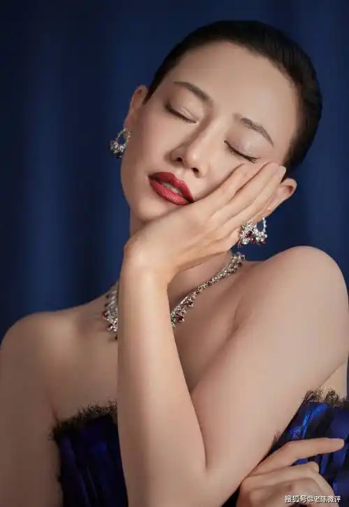 39岁谭卓,身材饱满太撩人了_表演_观众_展现