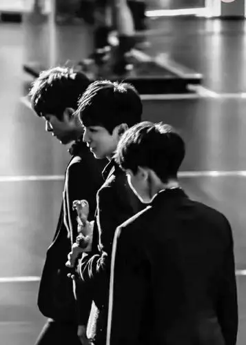 三人一路同行,风雨兼程在等一个叫tfboys的时代