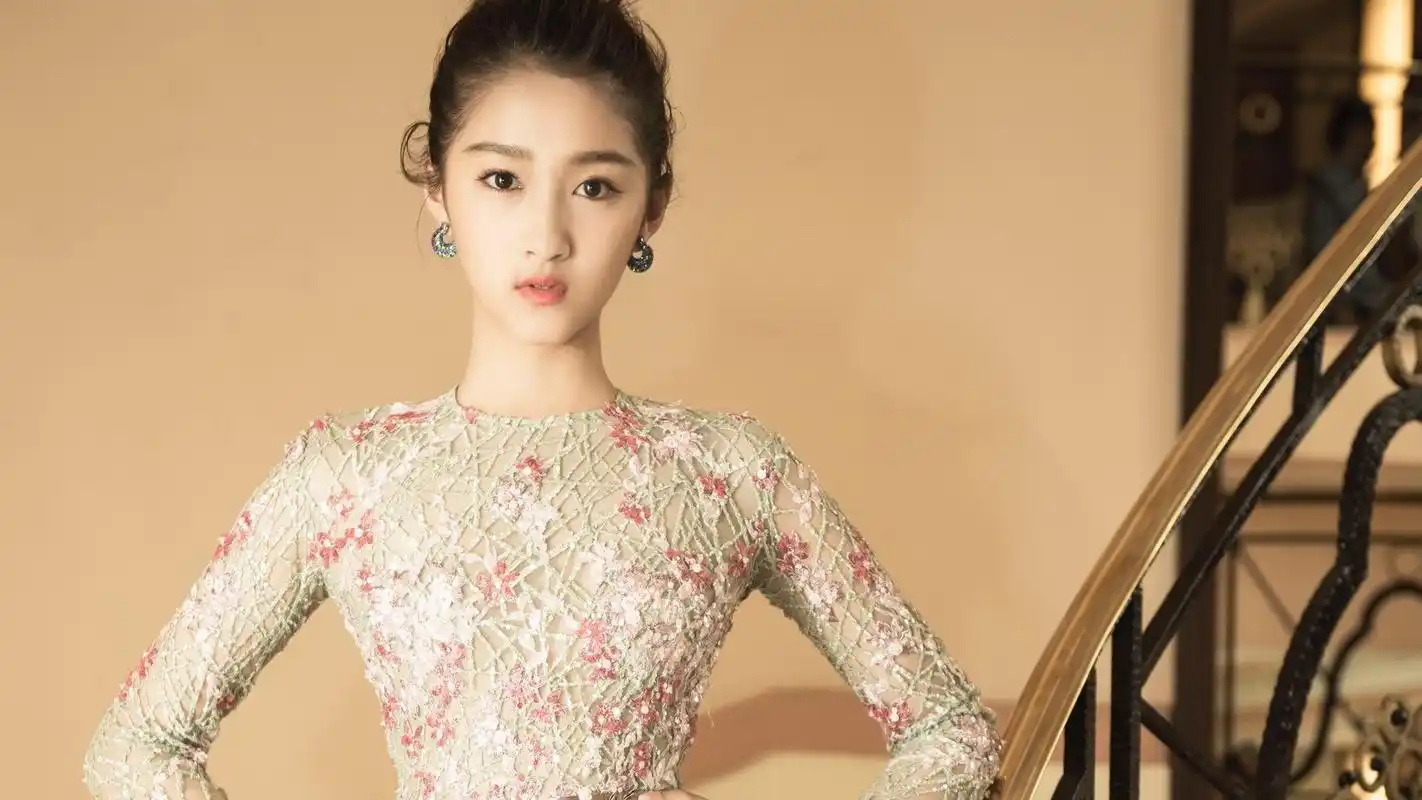 清纯美少女关晓彤小清新唯美写真_大陆明星_壁纸下载_美桌网