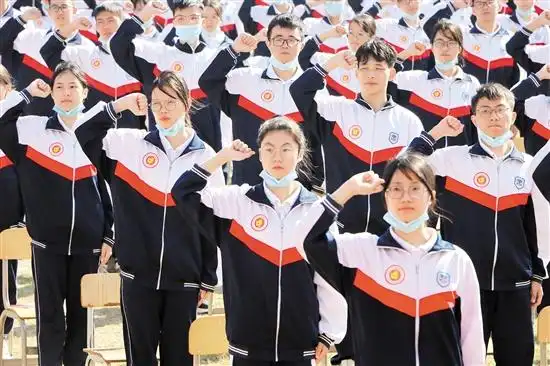 青年学生参加成人宣誓仪式 立志报效祖国 开启人生新旅程_开平资讯_江