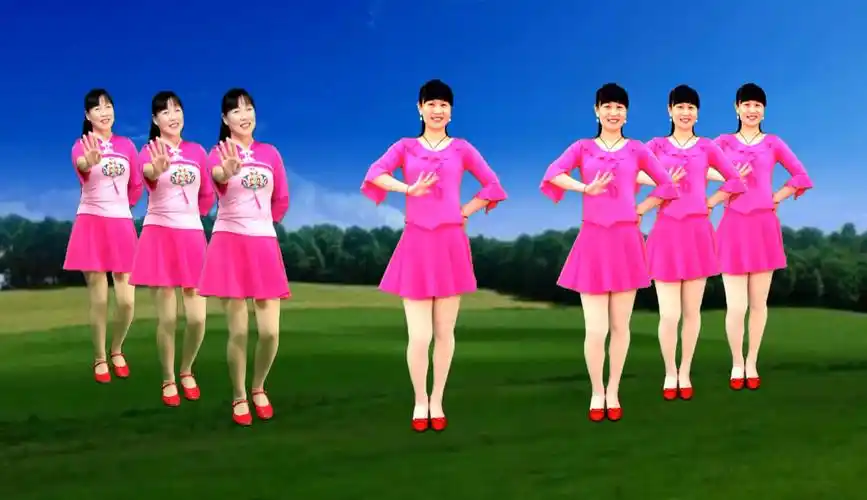 【燕子广场舞5211521】广场舞推荐:任妙音一首《天在下雨我在想你》