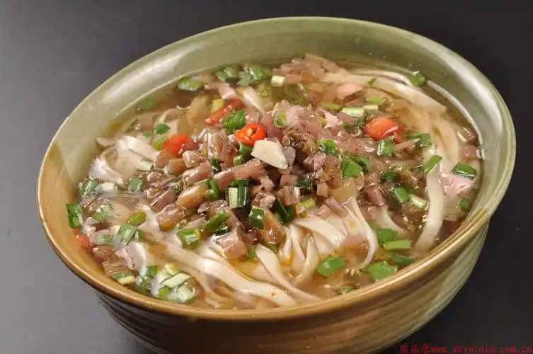 颜色通透,味道较为酸爽,尤以敦煌,天水市甘谷县礼辛镇李坪村浆水面