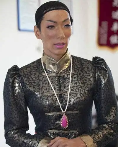 综艺节目中辣眼睛的男扮女装你能坚持看几张