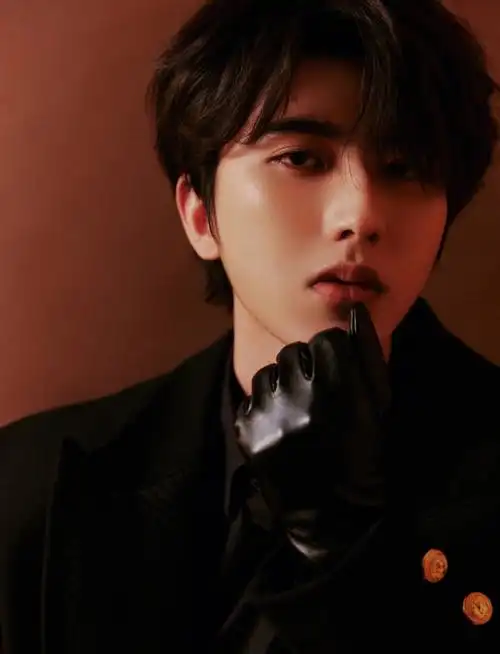 蔡徐坤    我们八点不见不散[庆祝r][庆祝r]#蔡徐坤allblack风衣孕屯