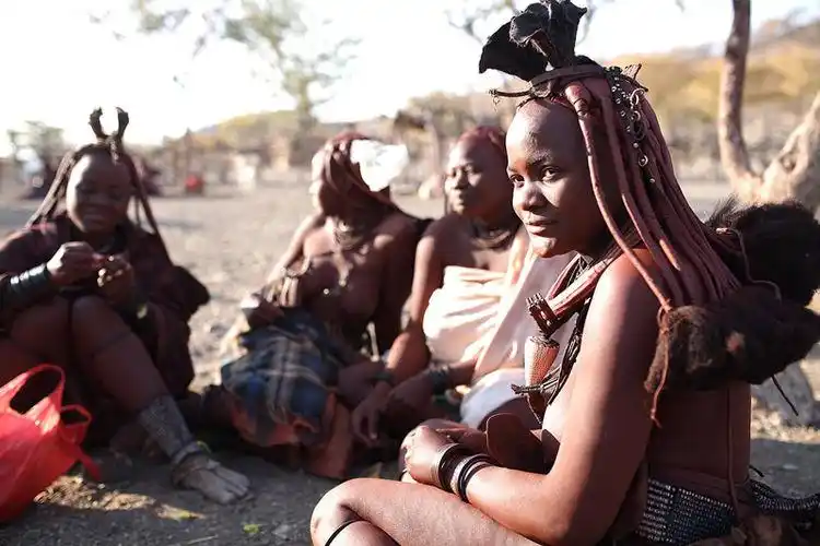 世界上"最脏"的女人,一生都不愿意"洗澡",痒了就拿泥巴糊