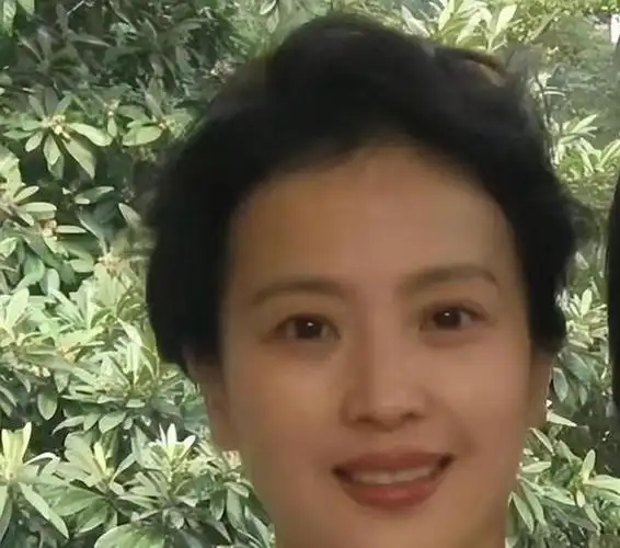 刘亦菲母亲刘晓莉长得比女儿还漂亮两婚两离65岁单身也幸福