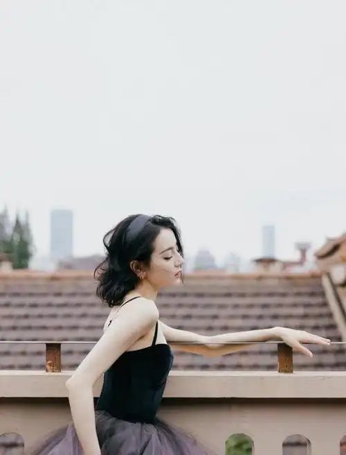 迪丽热巴八月行程安排出炉,已确定4场活动,顶流实力堪称一绝