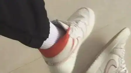 大开眼界:一回来看到舍友在直播,男孩脱鞋卖袜子也要直播腾讯2年前04