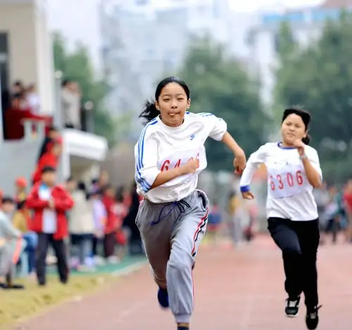 浙江仙居:小学生运动会上显身手_张绿莹