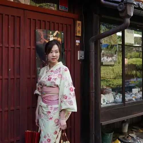 穿和服的日本人